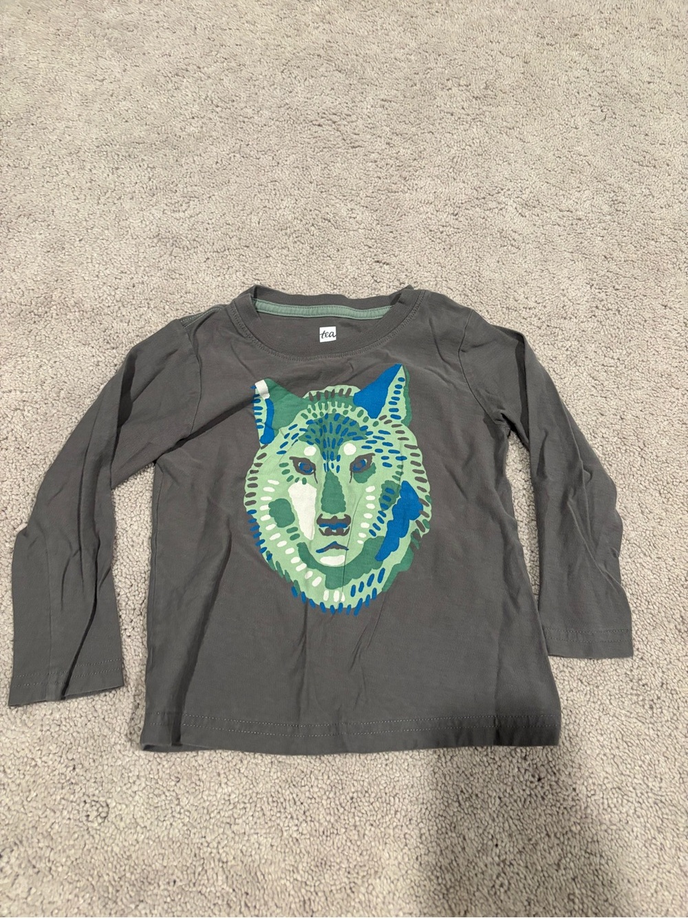 Tea Collection Gray Long-Sleeve Tee with Green & Blue Wolf Graphic